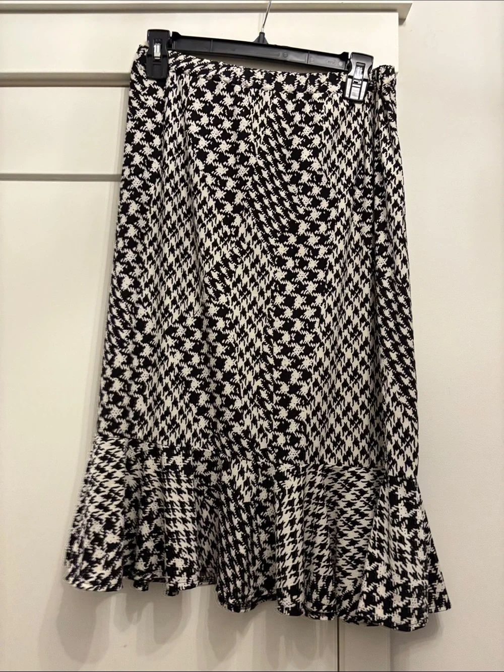 Black & White Houndstooth Midi Skirt with Flounced Hem